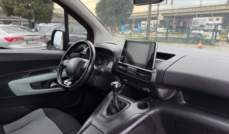 CİTROEN BERLİNGO 1.5BLUHDİ 130HP! LİK HATASIZ CAM TAVANLI! dolu